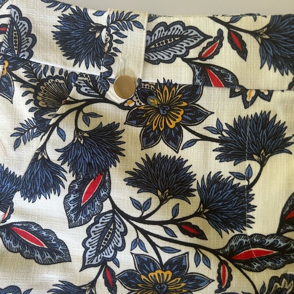 LOFT High Waist Floral Print Shorts Size 2 - Picture 3 of 12